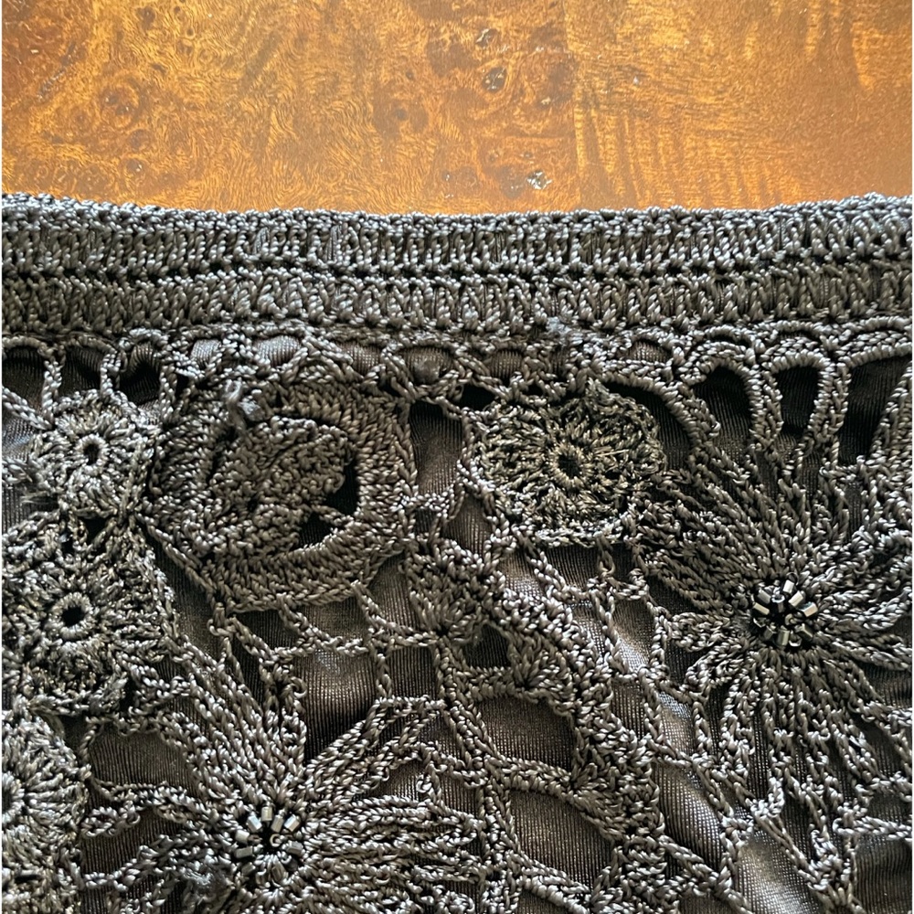 Karen Millen Hand Crochet w 3D flowers & beading - Picture 6 of 7